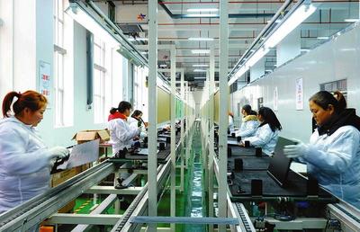 千余臺電腦液晶顯示器搭乘“長安號”啟運吉爾吉斯斯坦，助力中亞通訊產品市場發展